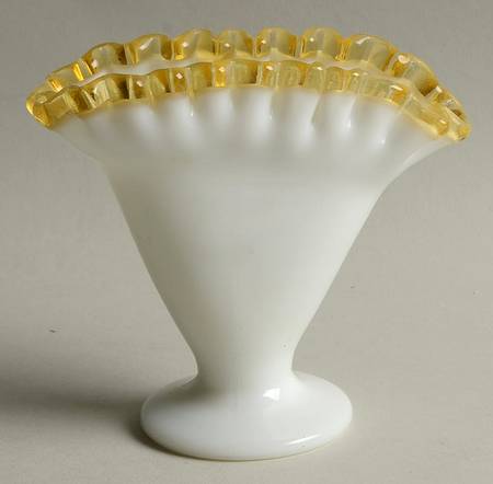 Gold Crest 4" Fan Vase