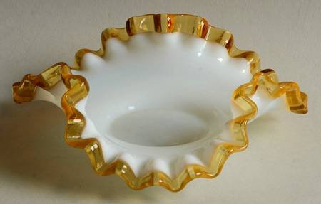 Gold Crest 5" Triangular Bon Bon