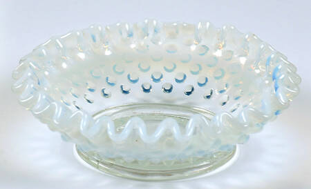 Hobnail French (Opalescent) 5" Crimped Bon Bon