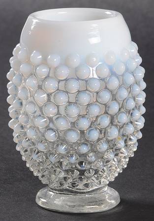 Hobnail French (Opalescent) 3" Cupped Vase
