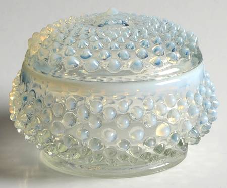 Hobnail French (Opalescent) Round Puff Box with Lid