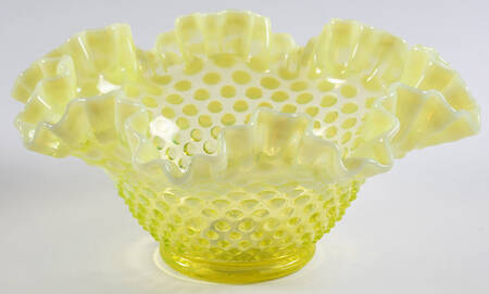Hobnail Topaz (Opalescent) Crimped Bowl
