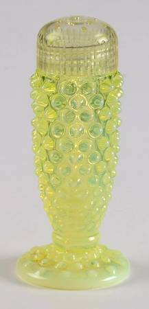 Hobnail Topaz (Opalescent) Footed Shaker & Plastic Lid