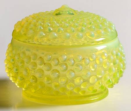Hobnail Topaz (Opalescent) Round Puff Box with Lid