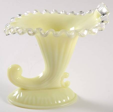 Ivory Crest Cornucopia/Candleholder