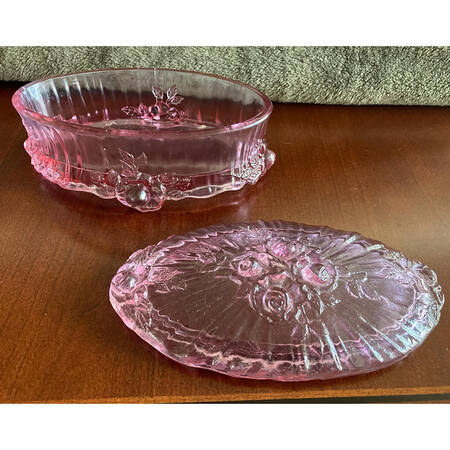 Rose Colonial Pink Oval Box with Lid