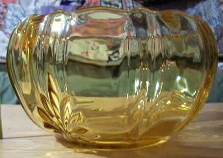 Baroque Topaz 7" Cupped Bowl (Baroque Shape)