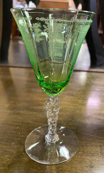 Beverly Green Wine Glass