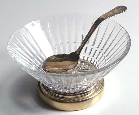 Heritage Clear Sauce Boat with Metal Base and Ladle