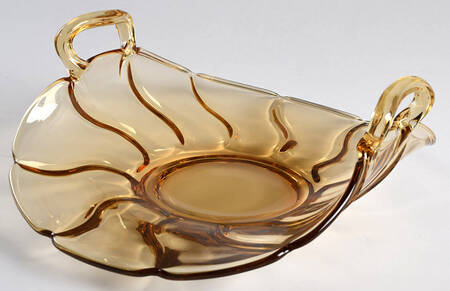 Jamestown Amber 9" Handled Muffin Tray