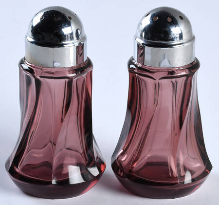 Jamestown Purple Shaker Set w/Metal Lids