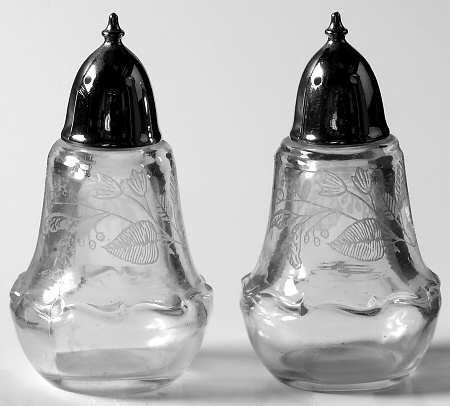 Lacy Leaf Shaker Set w/Metal Lids