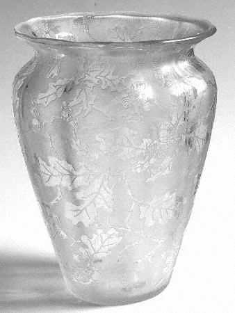Oak Leaf Clear (Brocade) 6" Short Neck Vase