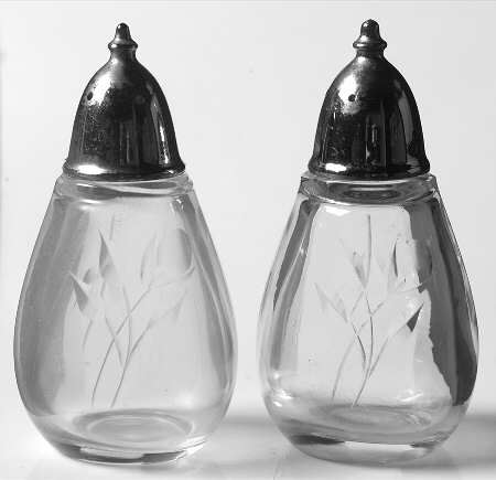 Sweetheart Rose Shaker Set w/Metal Lids