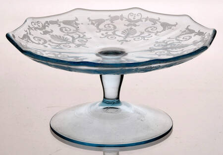 Versailles Blue (No Trim) Cheese Stand