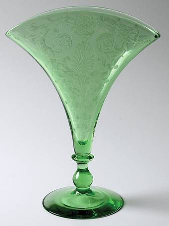 Versailles Green (No Trim) 8" Fan Vase