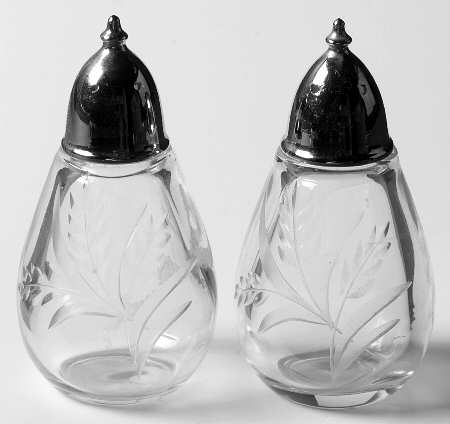 Wheat Shaker Set w/Metal Lids