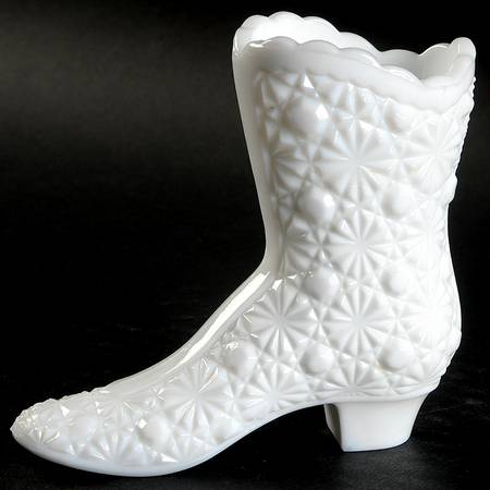 Daisy and Button Milk Glass 4" Boot