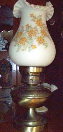 Daisies on Cameo Satin 20" Colonial Hammered Lamp