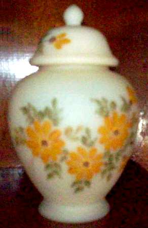 Daisies on Cameo Satin Small Temple Jar & Lid