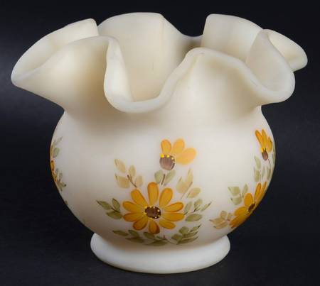Daisies on Cameo Satin 4" Double Crimped Vase