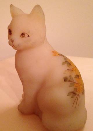 Daisies on Cameo Satin #5165 Sitting Cat