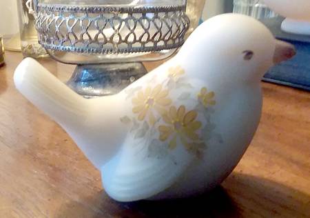 Daisies on Cameo Satin #5163 Small Bird