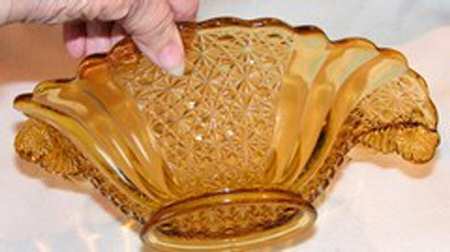 Daisy and Button Amber Oval Bowl