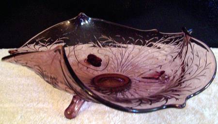 Silvertone Wisteria 9" Club Shape Bowl