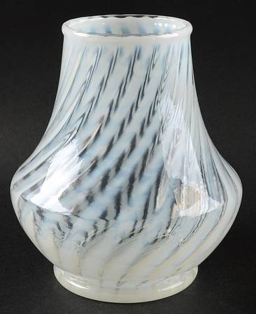 Spiral Optic French (Opalescent) 7" Flower Vase