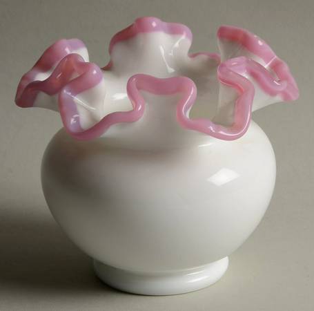 Apple Blossom Crest 4" Double Crimped Vase
