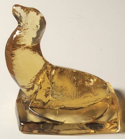 Animals & Figurines #2531 Seal on Base