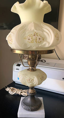 Daisies on Custard Student Lamp & Globe