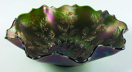 Holly Green 9" Round Crimped Bowl