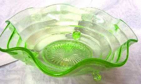 100 Green 9" Round 3-Toed Crimped Bowl