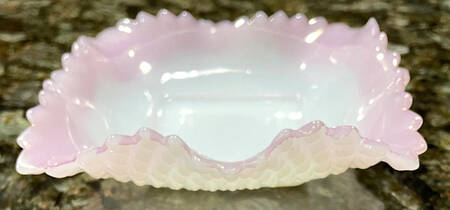 Traditions-Square-Pink Bon Bon