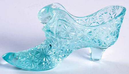 Animals and Figurines (Non Decorated) #1995 Slipper with Kitten