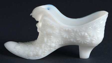 Animals and Figurines (Non Decorated) #1995 Slipper with Kitten