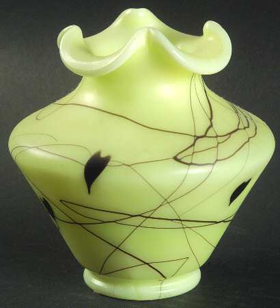 Hanging Heart Custard 5" Tri Top Vase