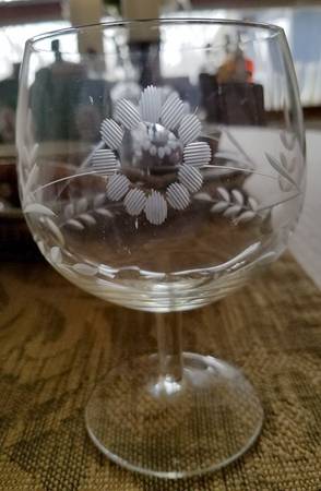 Carol Wine Glass