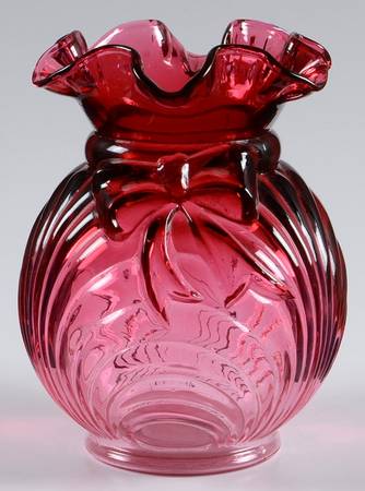 Country Cranberry 6" Crimped Vase