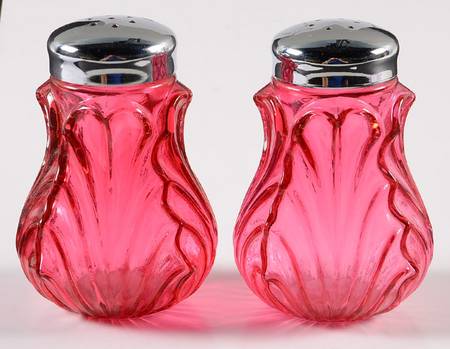 Country Cranberry Shaker Set w/Metal Lids