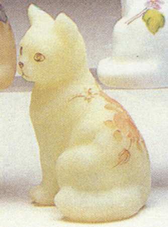 Roses on Custard Satin #5165 Sitting Cat by Fenton