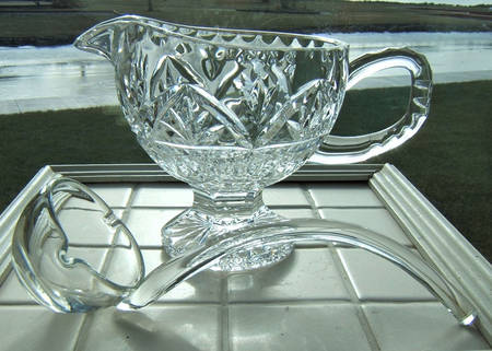FIF13 Sauce Boat & Ladle