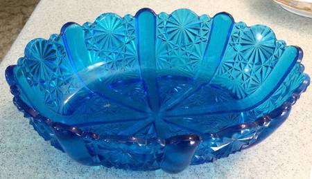 Daisy & Button Blue (Colonial Blue) 8" Oval Bowl