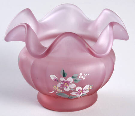 Daisy on Empress Rose Satin 3" Crimped Vase