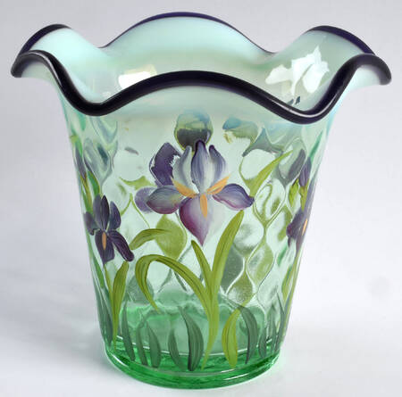 Qvc Exclusives #C4810 BG 6" Ruffled Vase