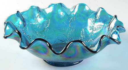 Qvc Exclusives #C9611 LI  8" Round Crimped Holly Bowl