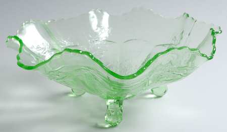 Stag and Holly Green 10" Round 3-Toed Crimped Bowl