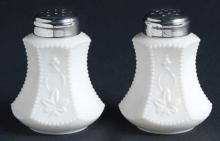 6206 Milkglass Shaker Set w/Metal Lids